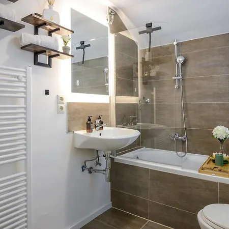 公寓 Geraeumig - 3br - Familienfreundlich - Zentrale Lage - Wlan